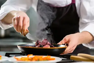 lavora con noi siamo alla ricerca di chef ricerca personale ristorante pizzeria hotela la gritta piacenza castel san giovanni chignolo po stradella copia
